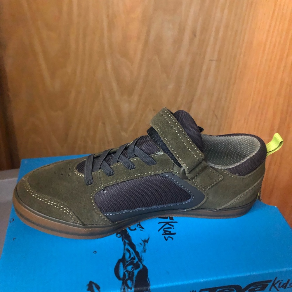 NWT NIB Kids’ Teva Crank C Suede Sneaker - Picture 4 of 7